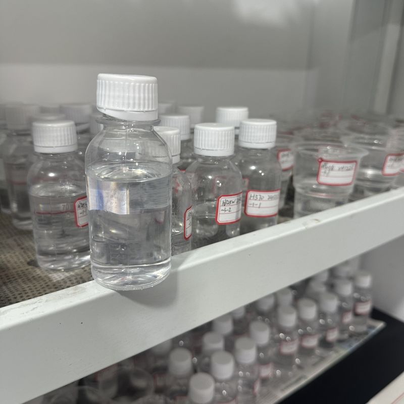 Глянцевая 90% метилированная меламинформальдегидная смола с содержанием меламина 99% и кислотным pH, применяемая в отделках древесины